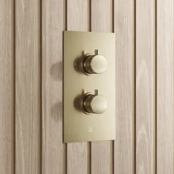 Core 1 Outlet Concealed Shower Valve & Wall Mounted Fluted Spotlight Shower Head