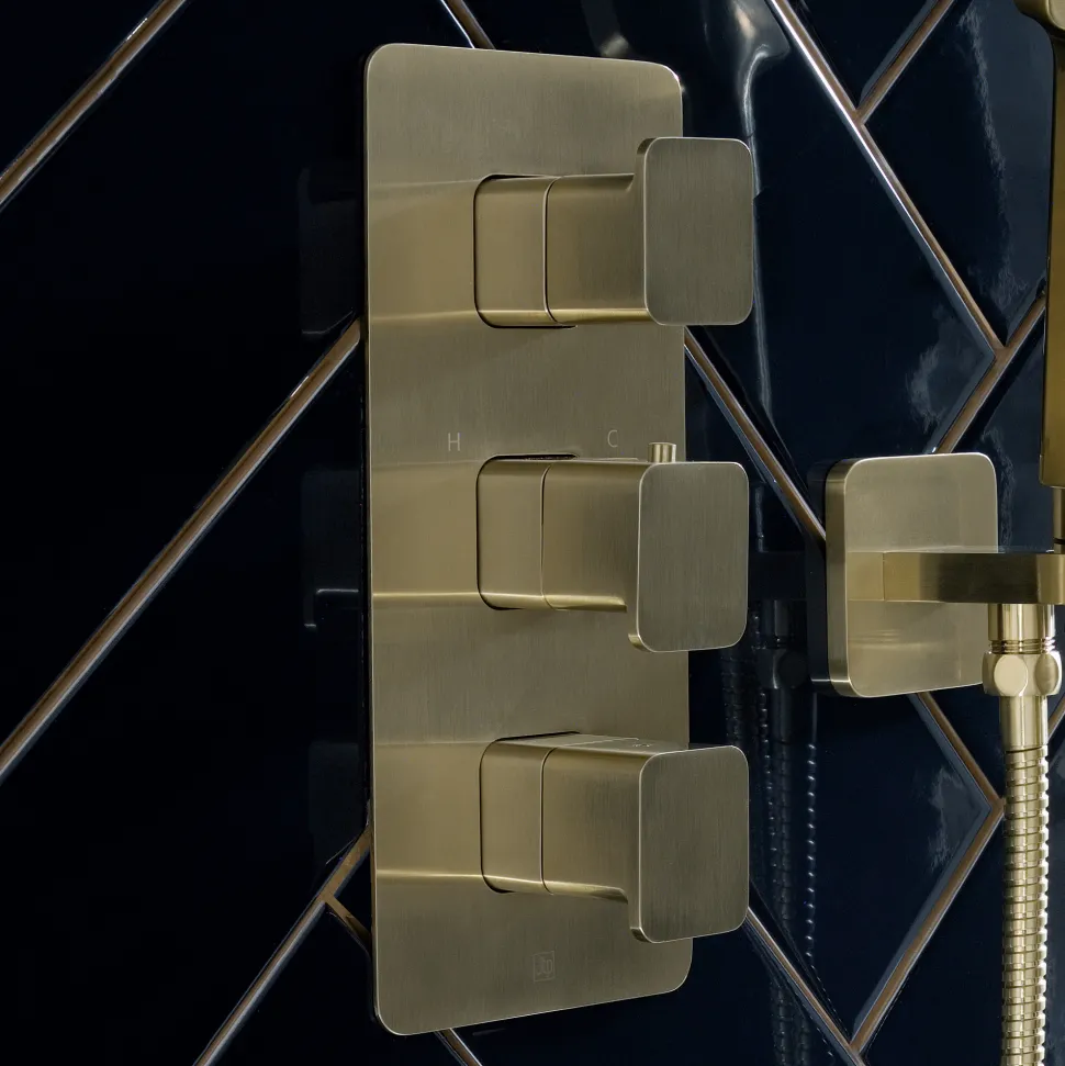 HIX 3 Handle 3 Outlet Concealed Thermostatic Vertical Shower Valve